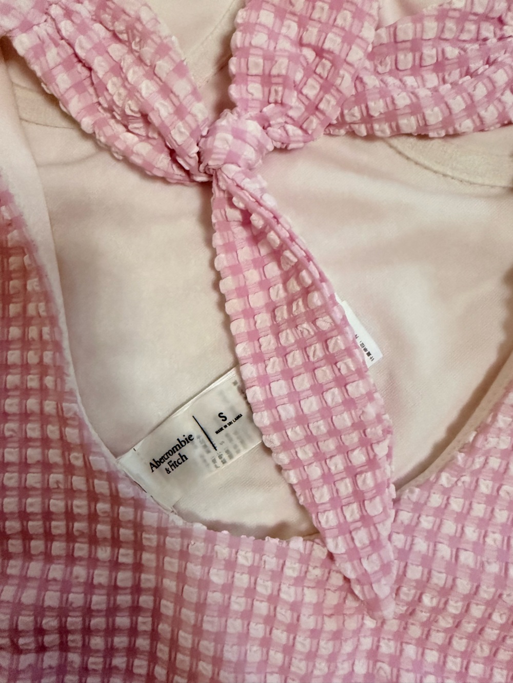 Abercrombie Pink Seersucker cheeky One-Piece Swimsuit sz S - never worn, no tags - Picture 3 of 3